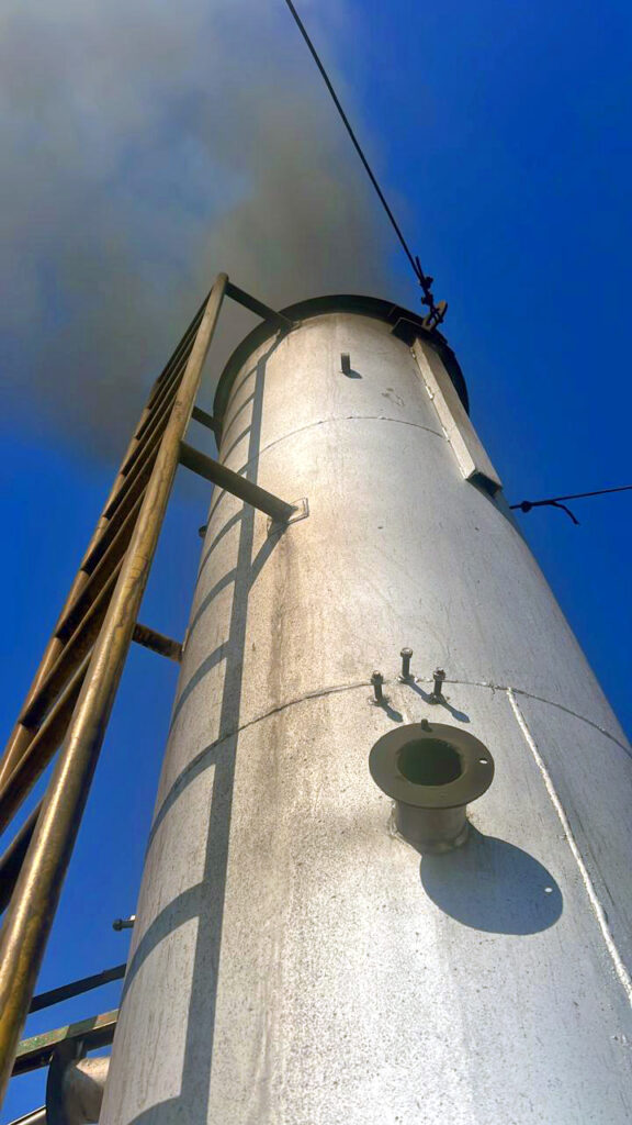 chimenea industrial contrapicada